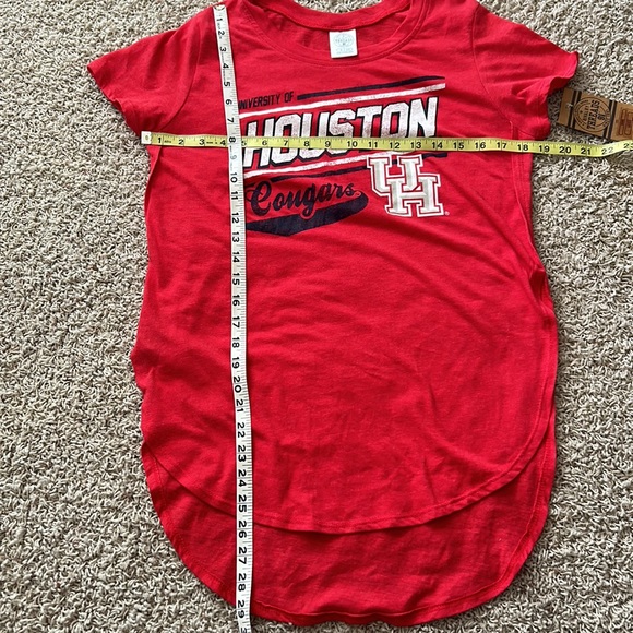 NWT⭐️UNIVERSITY of HOUSTON COUGARS Red TEE❤️High-Low Style Women’s SMALL - Picture 5 of 9